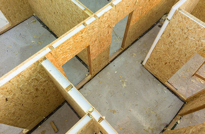 Estructura de madera de ingeniería utilizada en fabricación de puertas