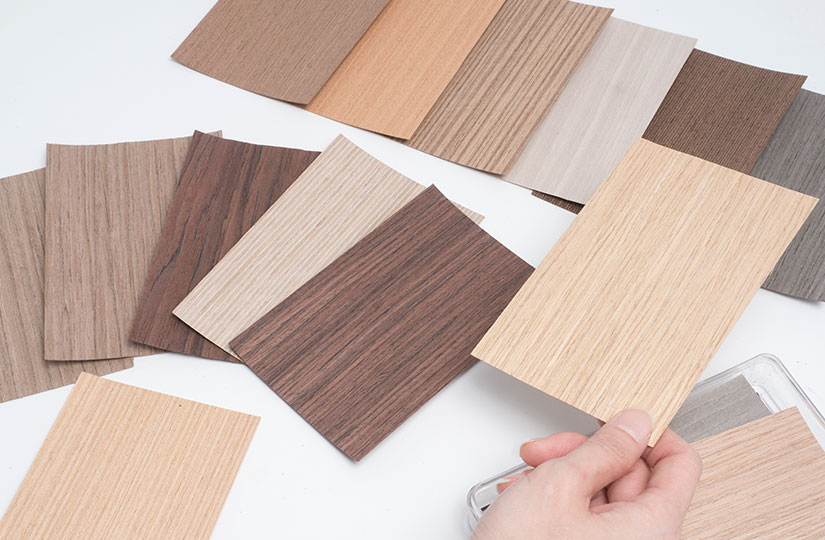 Muestra de tipos de madera para puertas